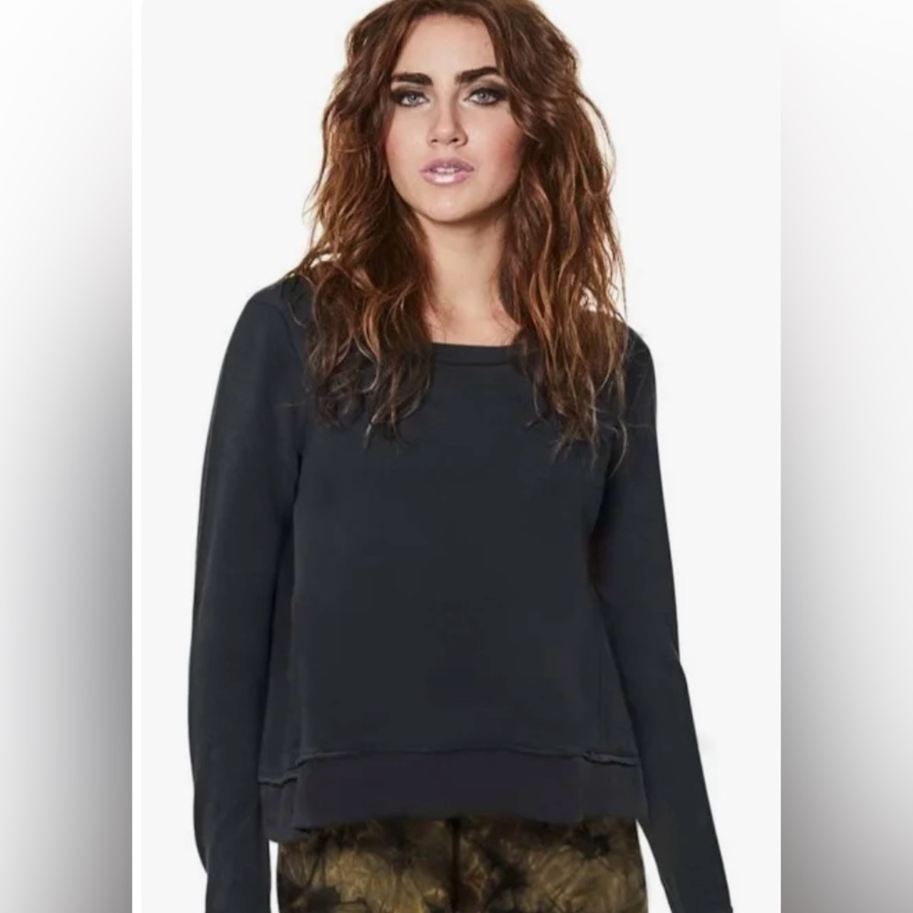 Lands' End Canvas Women’s Green Sweatshirt Size Medium Button Accents